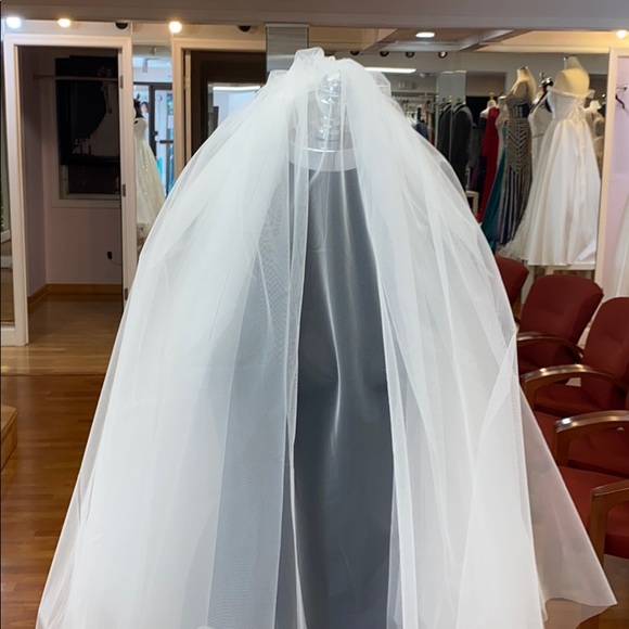 Elegant White Bridal Veil